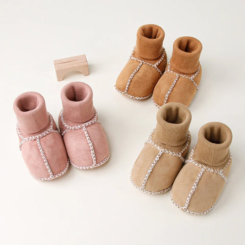Lined baby winter sock shoes in suede look